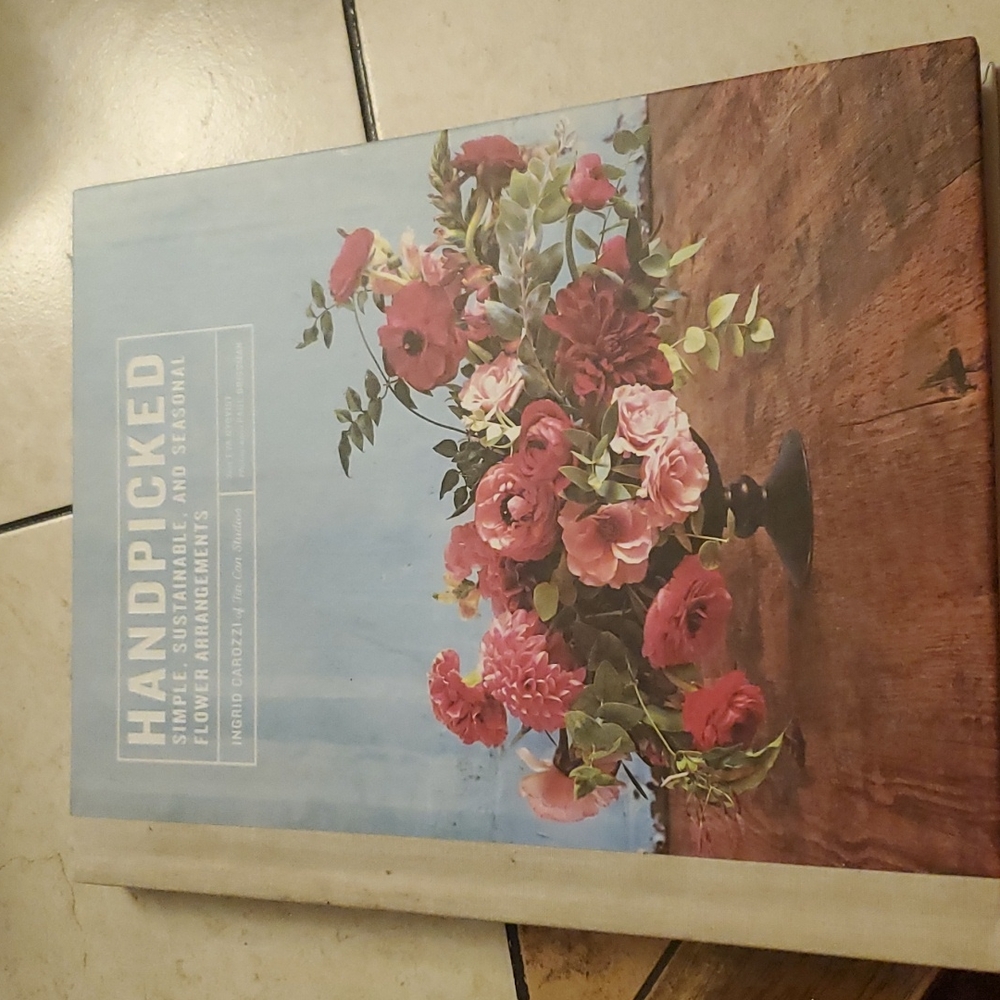 Handpicked: Simple, Sustainable, and Seasonal Flower Arrangements